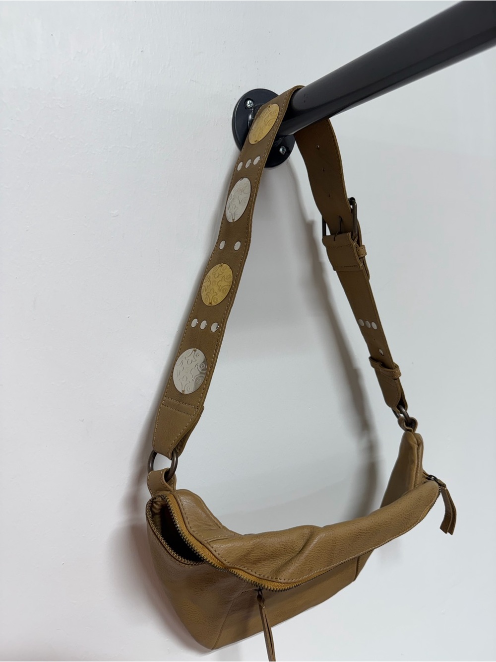Free People Tan Leather Slouchy Shoulder Bag Studded Boho Western - Picture 2 of 5